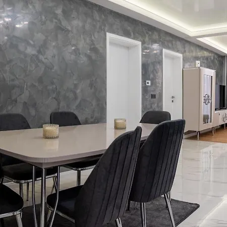 A-dent Luxury & Dental Clinic Gotse Deltjev