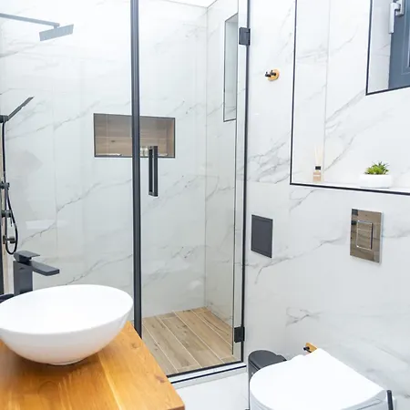 A-dent Luxury & Dental Clinic Gotse Deltjev