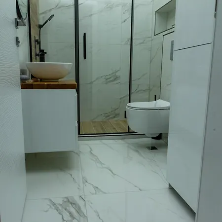 A-dent Luxury & Dental Clinic Goce Dełczew