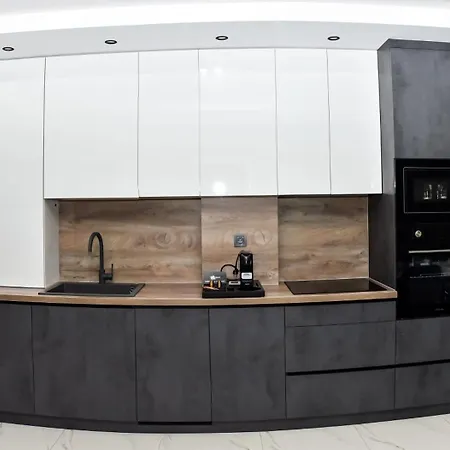 A-dent Luxury & Dental Clinic * Gotse Deltjev